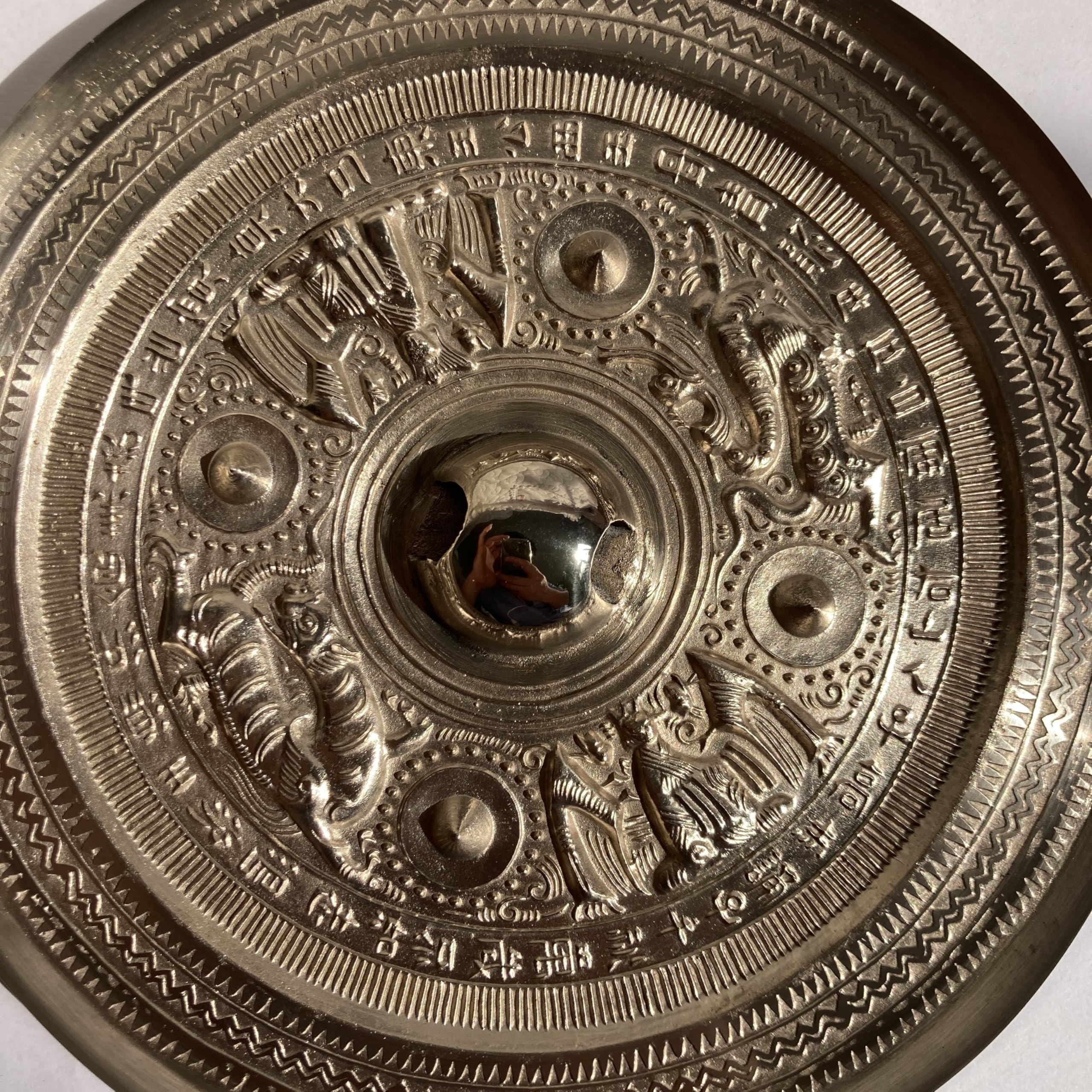 漢時代透光鏡のレプリカ Amazon｜後漢時代 三角縁神人龍虎画像鏡復元6寸 銅鏡レプリカ 白銅鏡